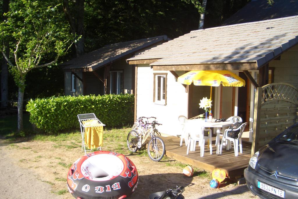 Beau-Rivage Du Lac De Pareloup Hotel Salles-Curan Esterno foto